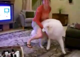 Older lady wants that white dog’s hard cock NOW